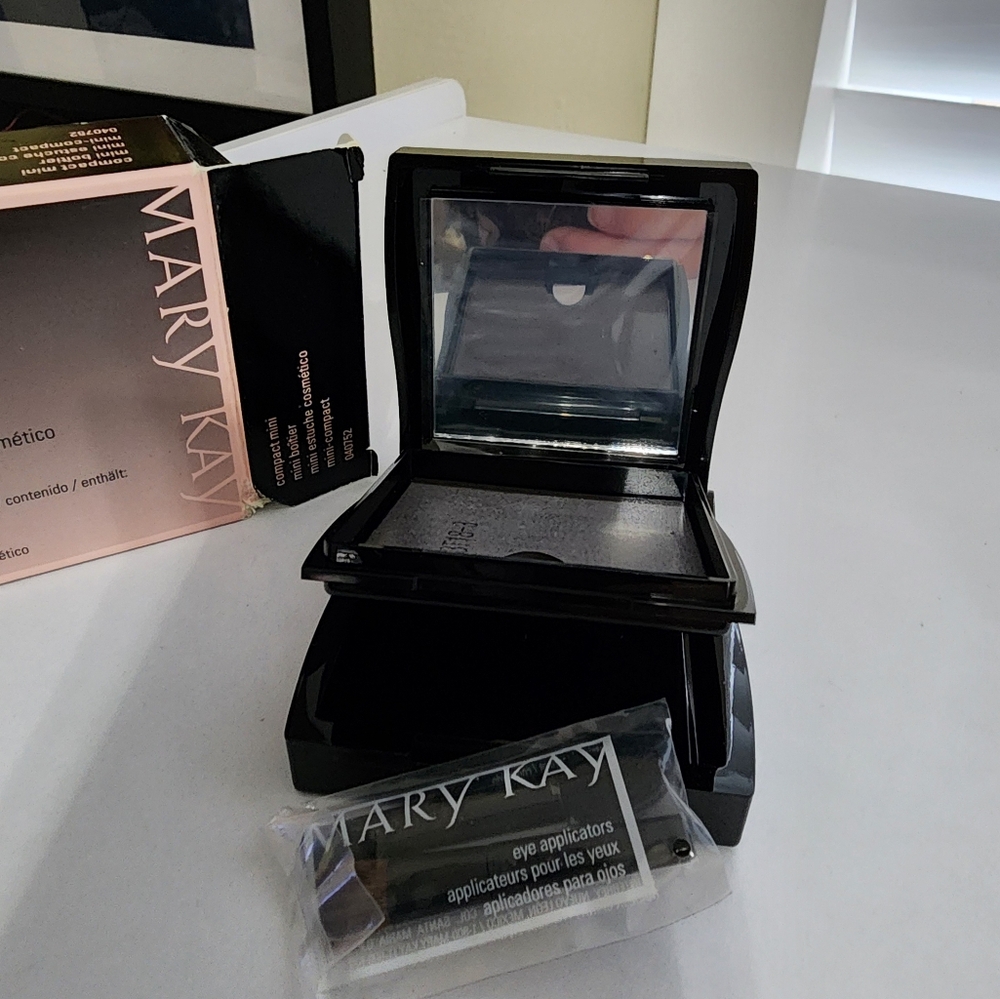 Mary Kay Compact Mini NWT - Picture 3 of 3
